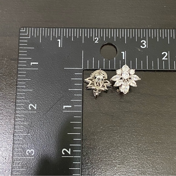 Unsigned Silver-tone Marquis Clear Crystal Cluster Omega Clip Pierced Earrings - Picture 11 of 12